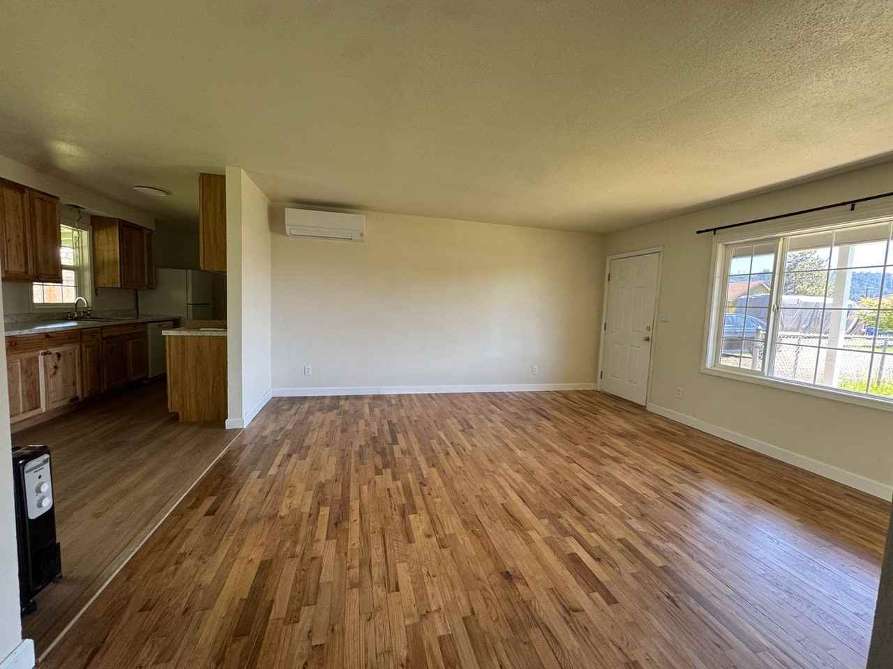 61 Nw Jorgen St - Photo 4 of 13