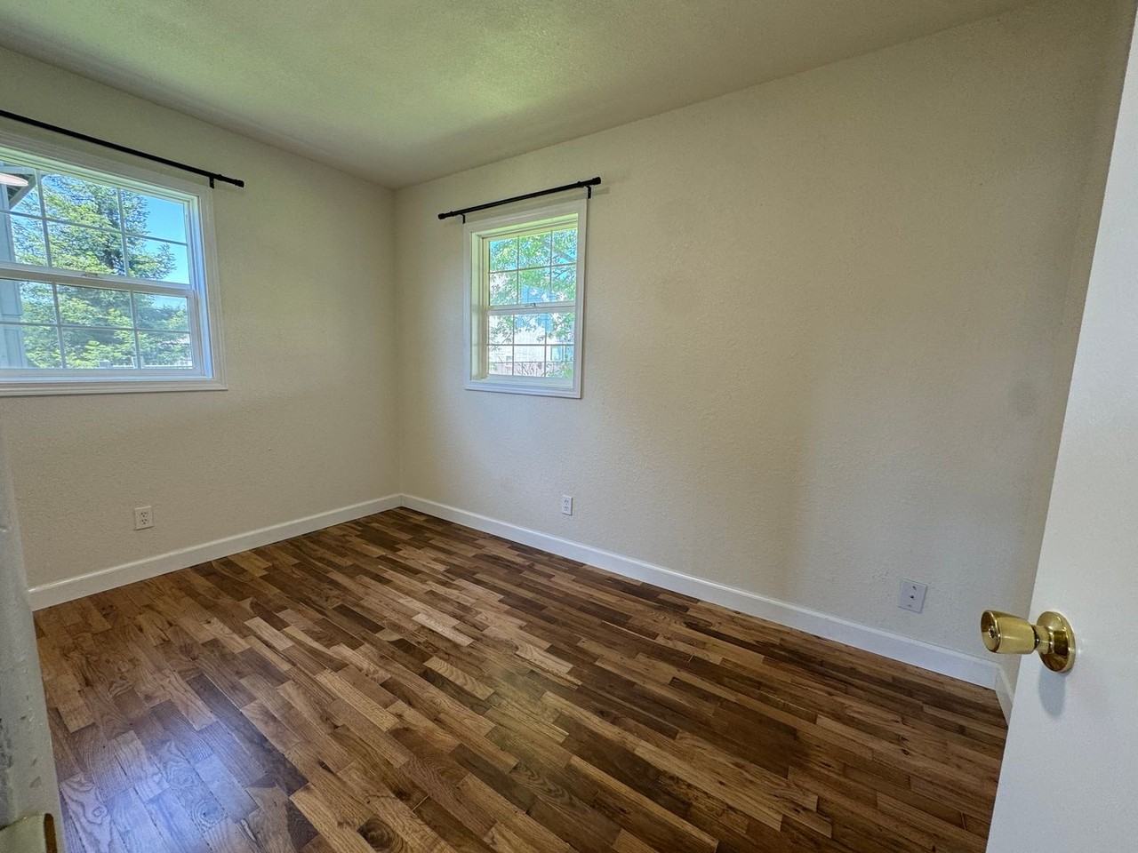 61 Nw Jorgen St - Photo 7 of 13