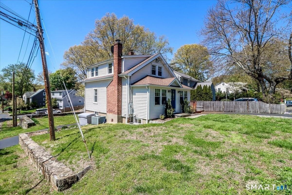 25 Maplewood Ave - Photo 5 of 32