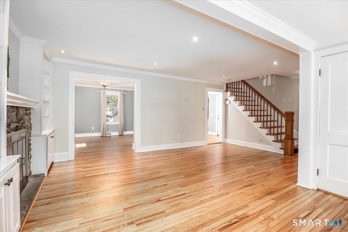 25 Maplewood Ave - Photo 6 of 32