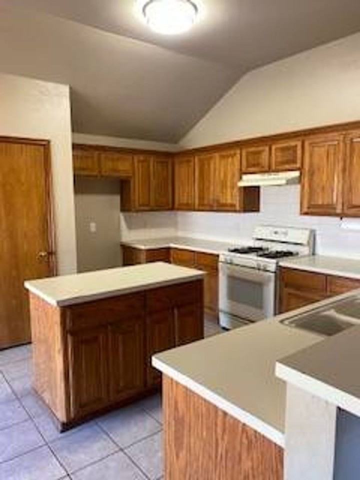 2021 Cedar Meadow Ln - Photo 2 of 7