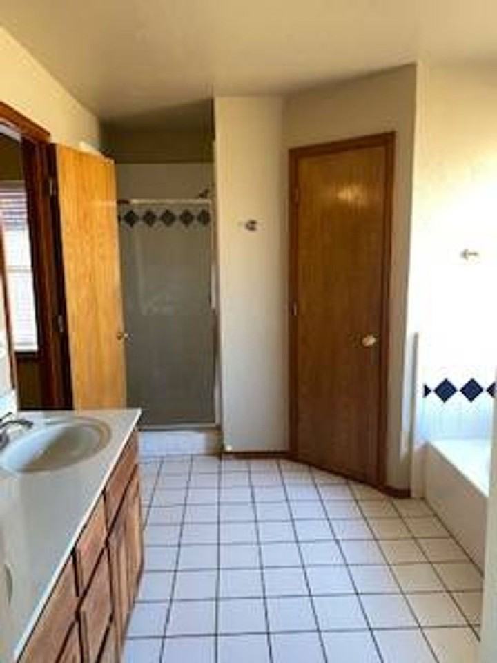 2021 Cedar Meadow Ln - Photo 4 of 7