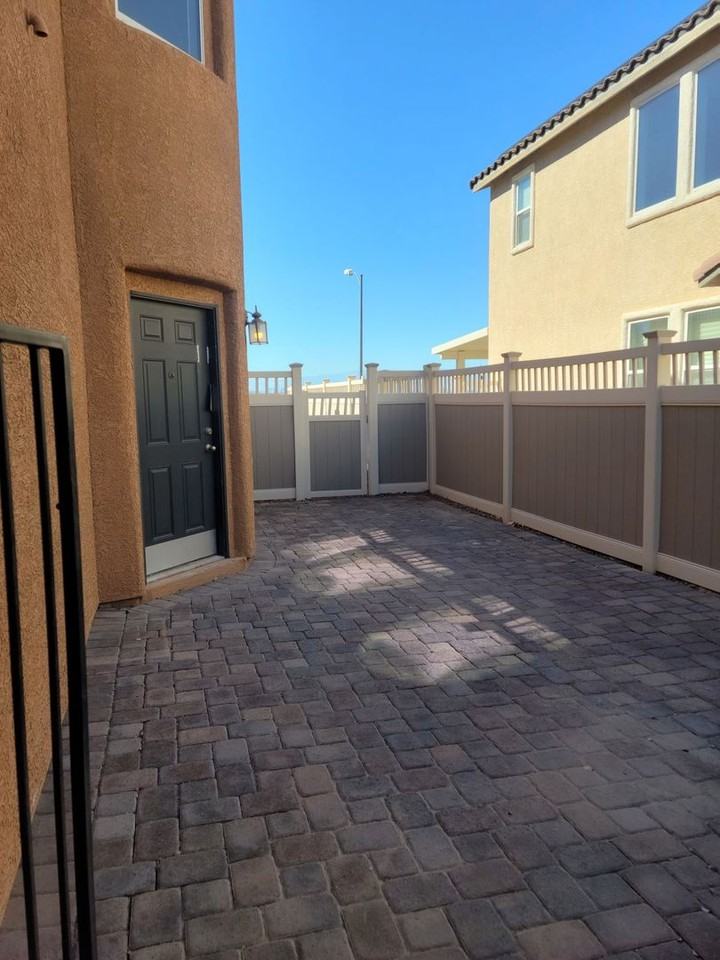 1137 Cactus Rock St - Photo 3 of 45