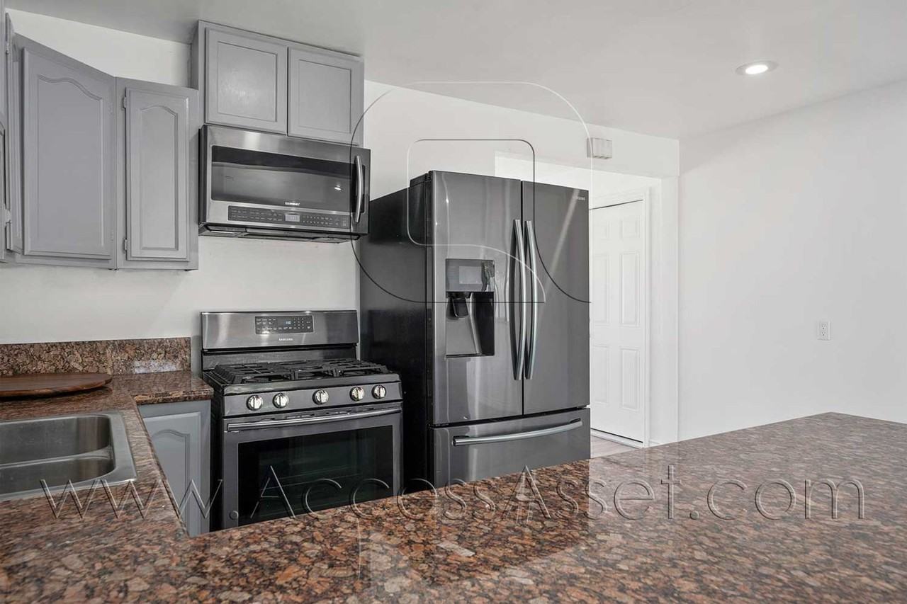 4239 W 179th St - Photo 5 of 36