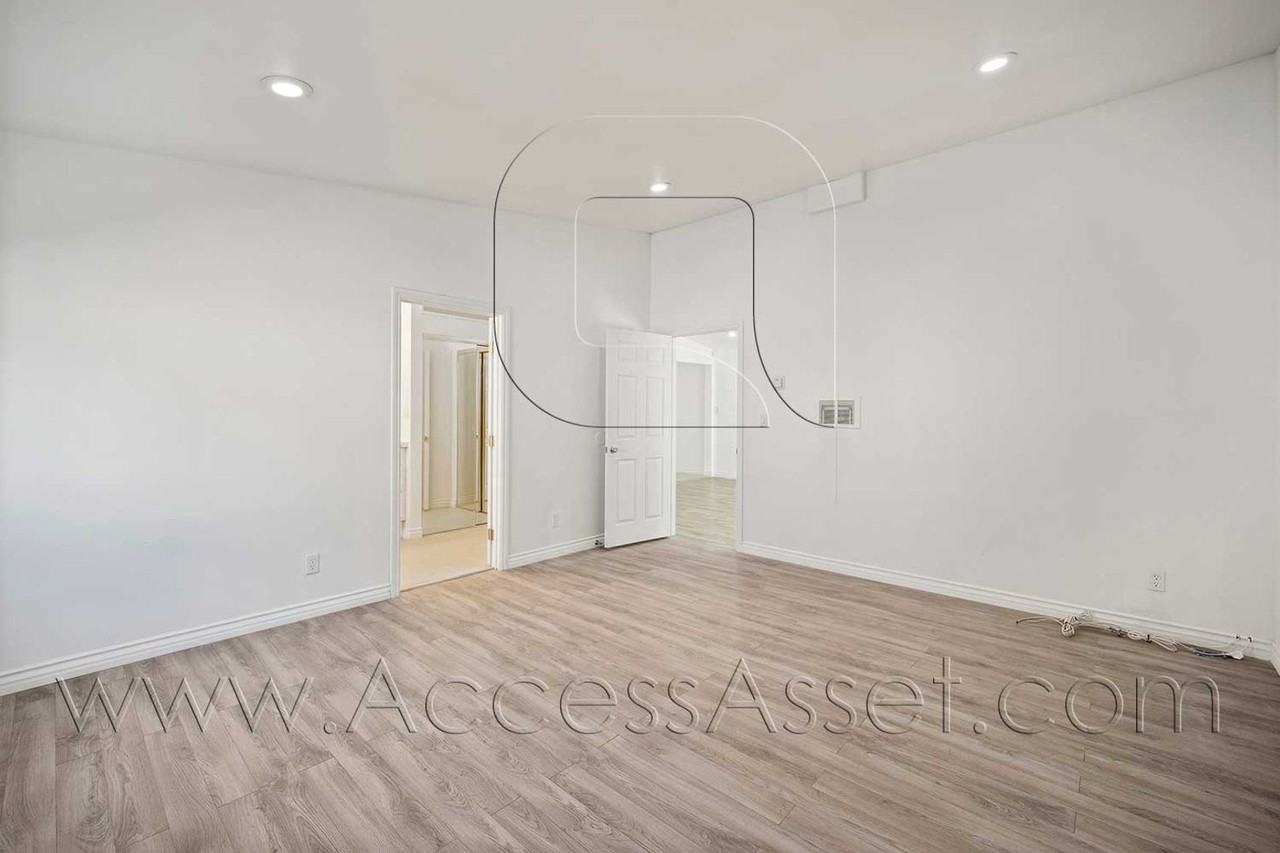 4239 W 179th St - Photo 2 of 36