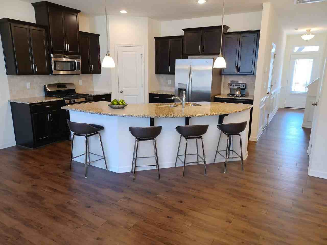 1056 Historic Cir - Photo 3 of 27