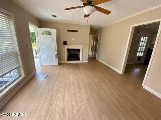 3683 Rollins Dr - Photo 4 of 11