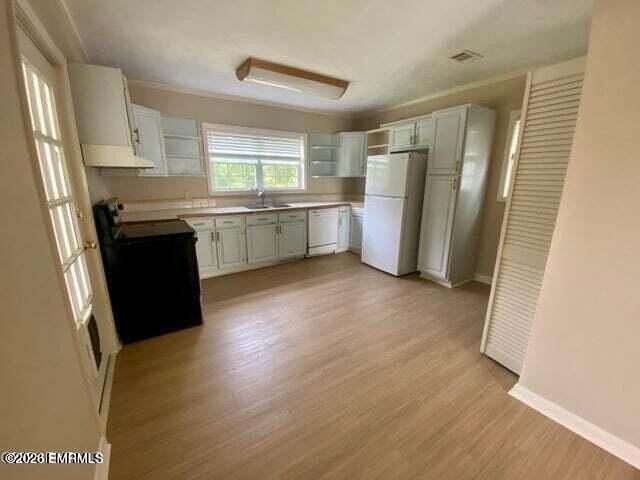 3683 Rollins Dr - Photo 5 of 11