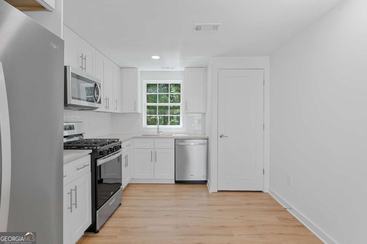 237 Howard St Ne - Photo 7 of 18
