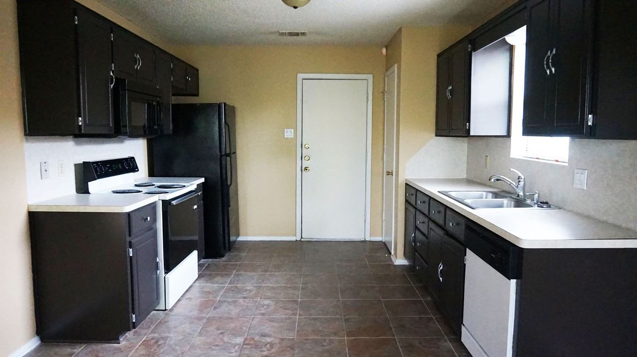 2806 Derby Dr - Photo 5 of 19