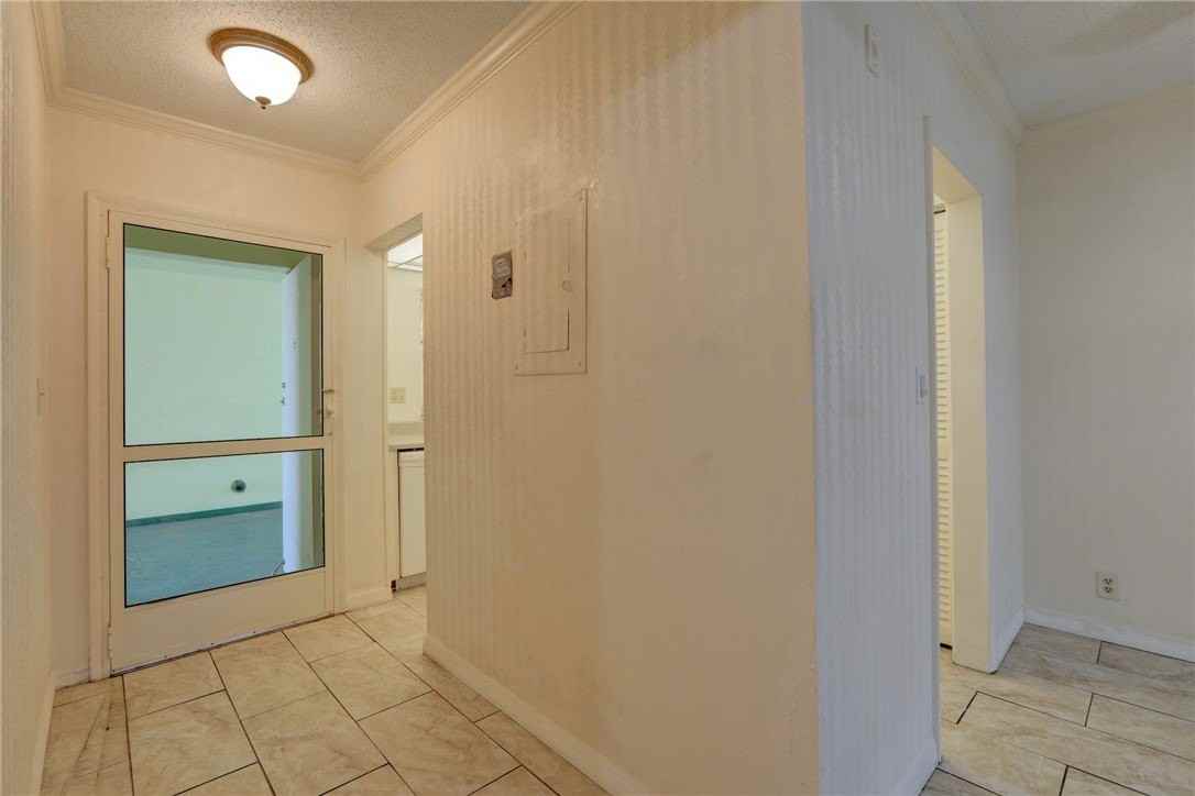 1100 Ponce De Leon Cir - Photo 5 of 36