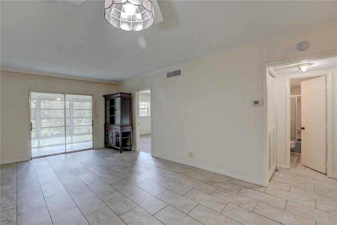 1100 Ponce De Leon Cir - Photo 7 of 36