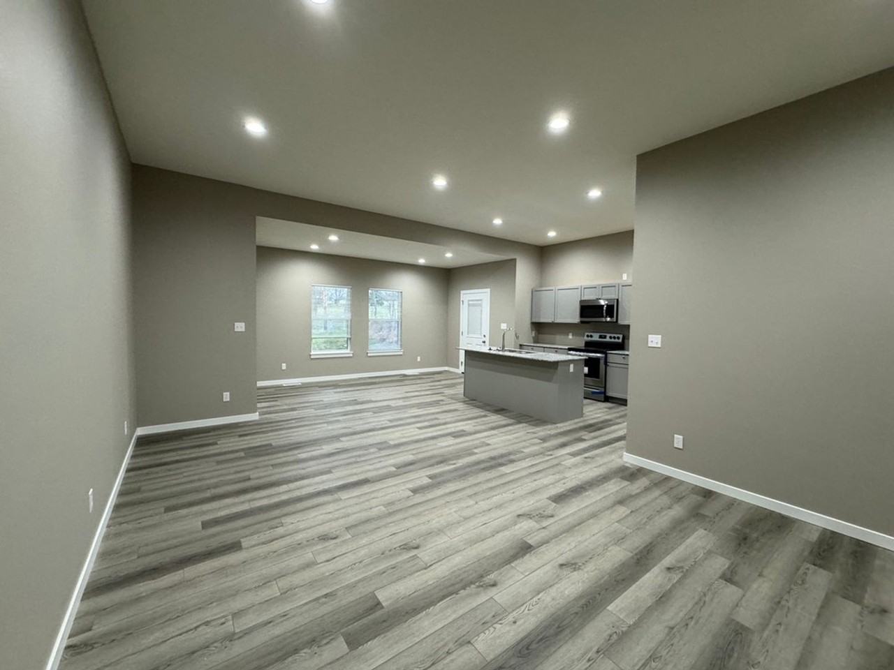 2210 Regan Cir - Photo 3 of 20