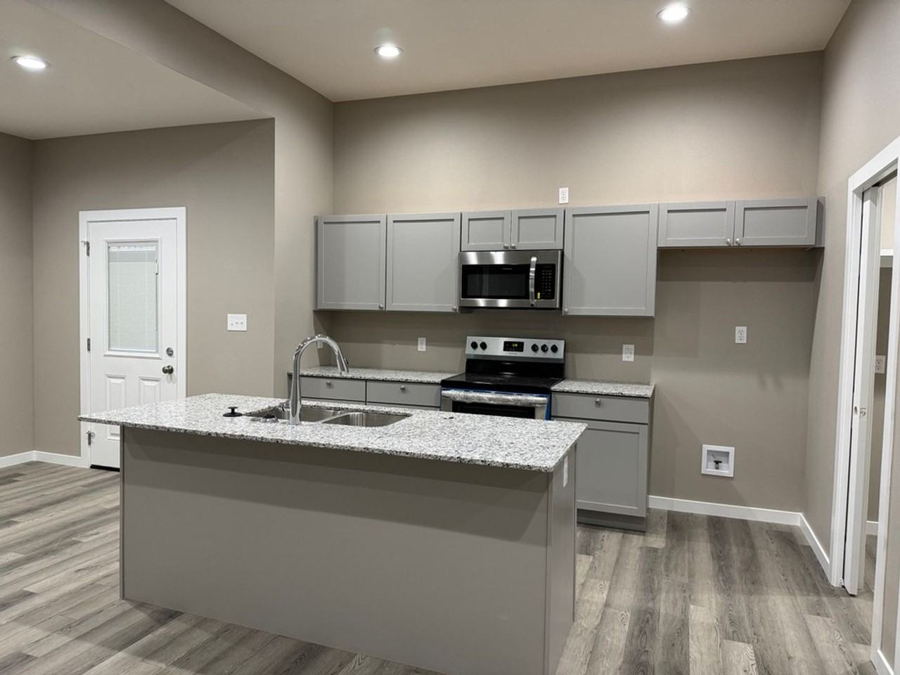 2210 Regan Cir - Photo 5 of 20
