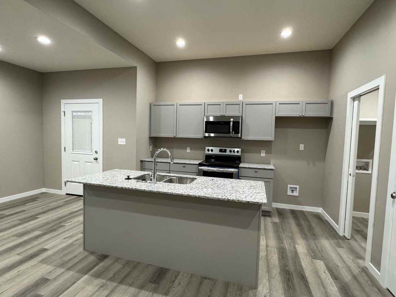 2210 Regan Cir - Photo 7 of 20