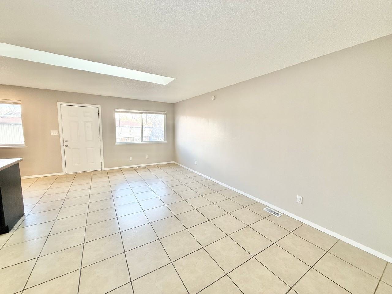 918-922 Teal Ct. - Photo 7 of 46