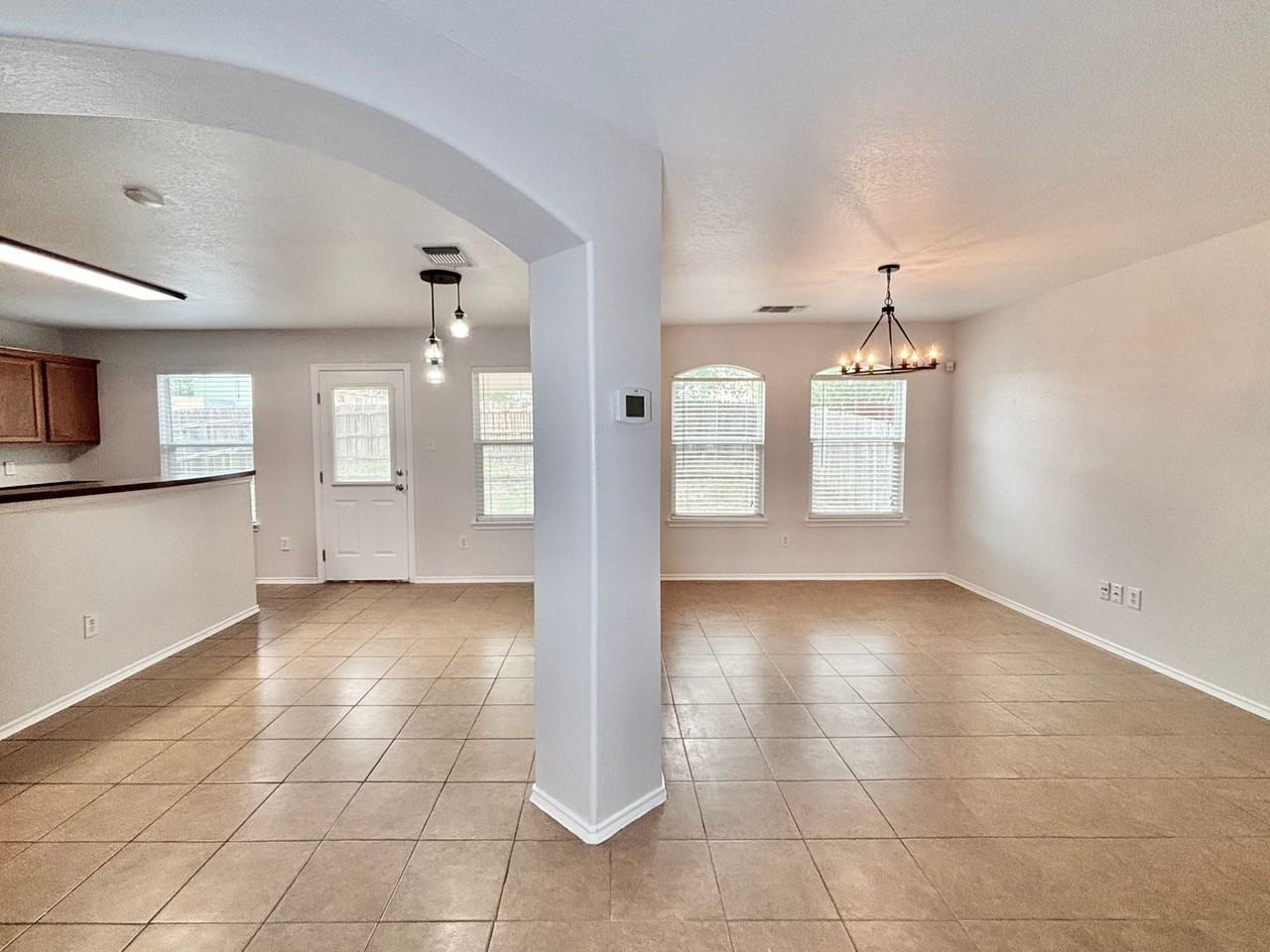 6426 Royal Rdg - Photo 4 of 22