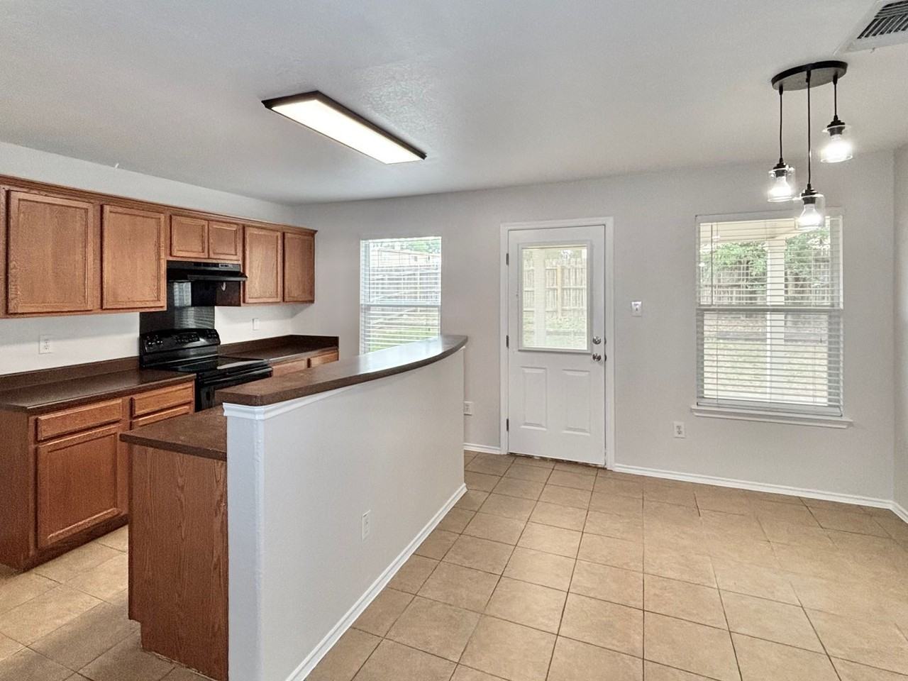 6426 Royal Rdg - Photo 5 of 22