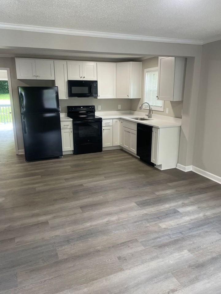 2040 Thurmond St - Photo 2 of 14