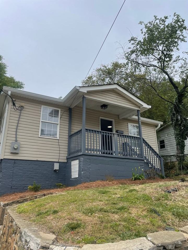 2040 Thurmond St - Photo 4 of 14