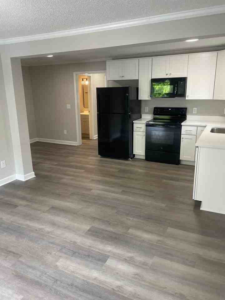 2040 Thurmond St - Photo 5 of 14