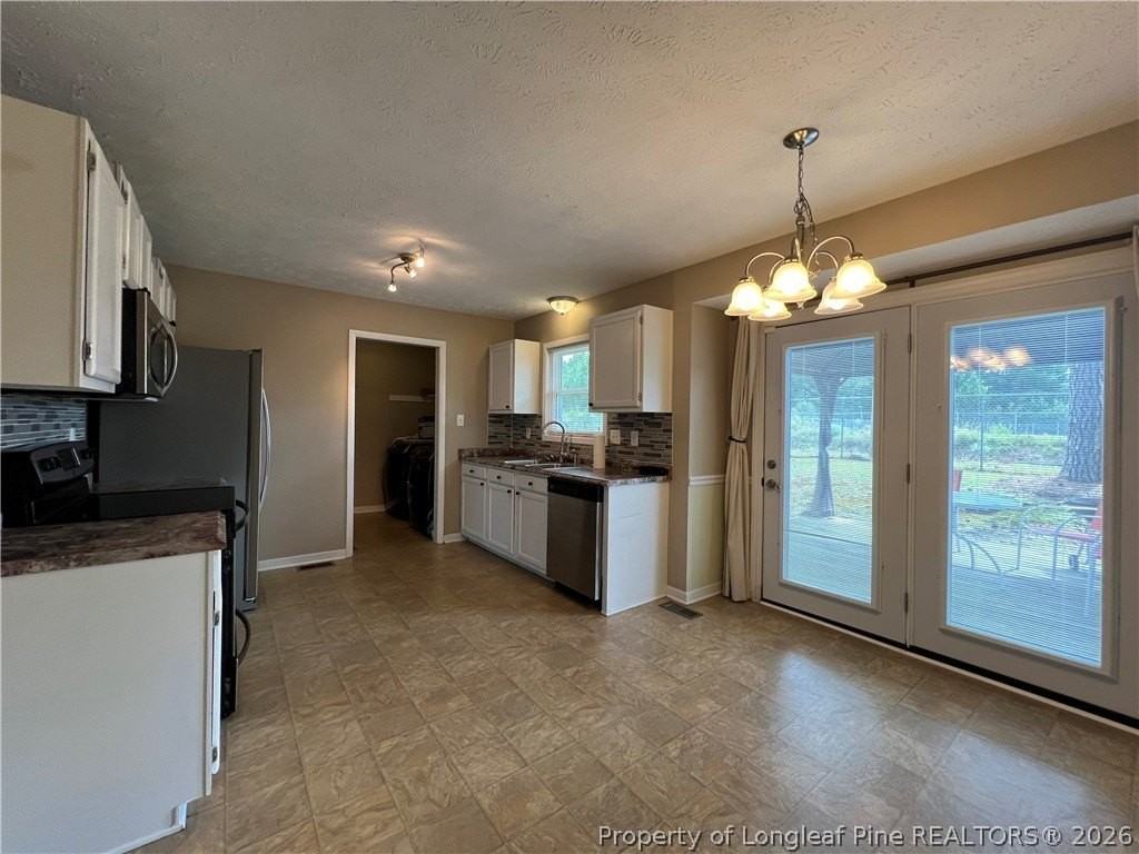 420 Mangum Ct - Photo 4 of 16