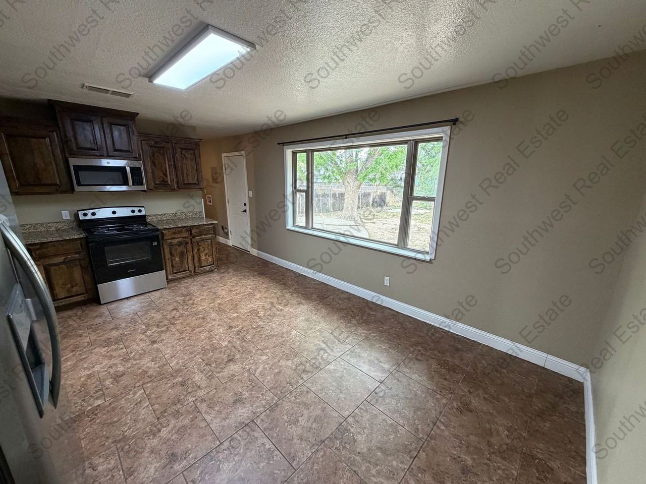 228 Oklahoma Dr - Photo 4 of 16