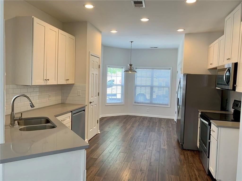 1733 Oakbrook Ln Nw #B - Photo 2 of 15