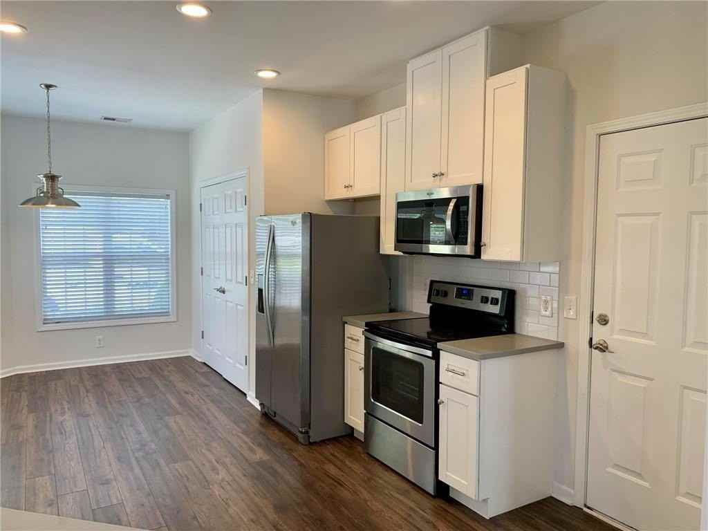 1733 Oakbrook Ln Nw #B - Photo 4 of 15