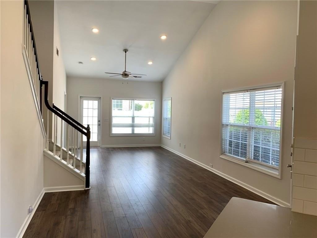 1733 Oakbrook Ln Nw #B - Photo 7 of 15