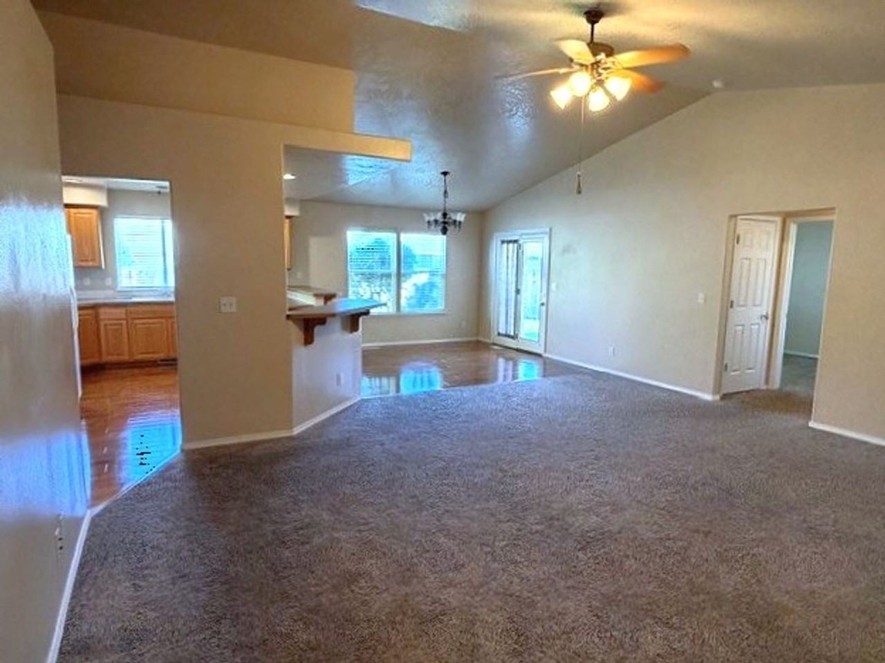 2592 W Carlton St - Photo 3 of 19