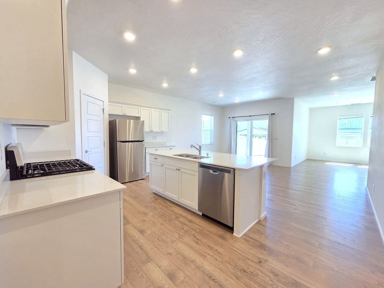5711 W Georgetown Ln - Photo 4 of 32