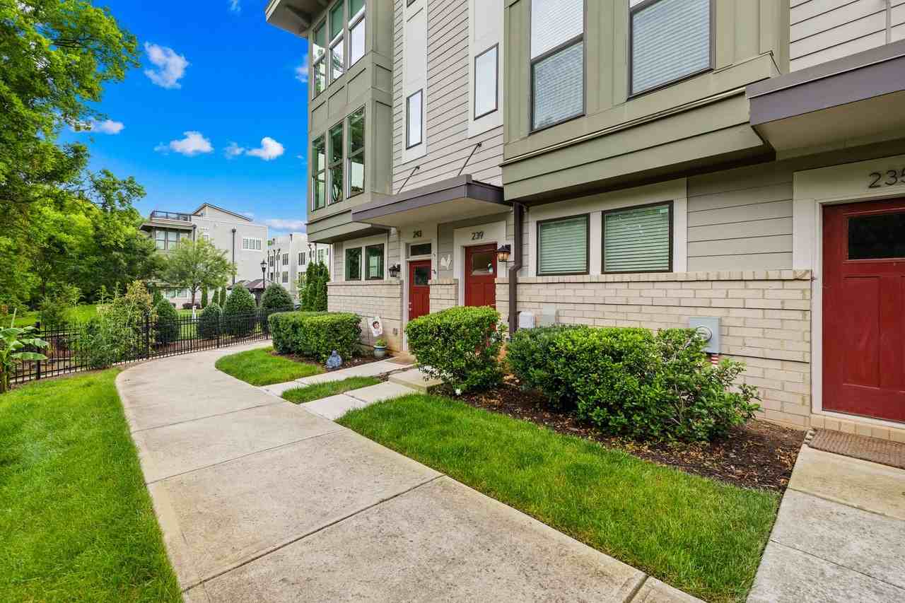 239 Uptown West Dr - Photo 4 of 27