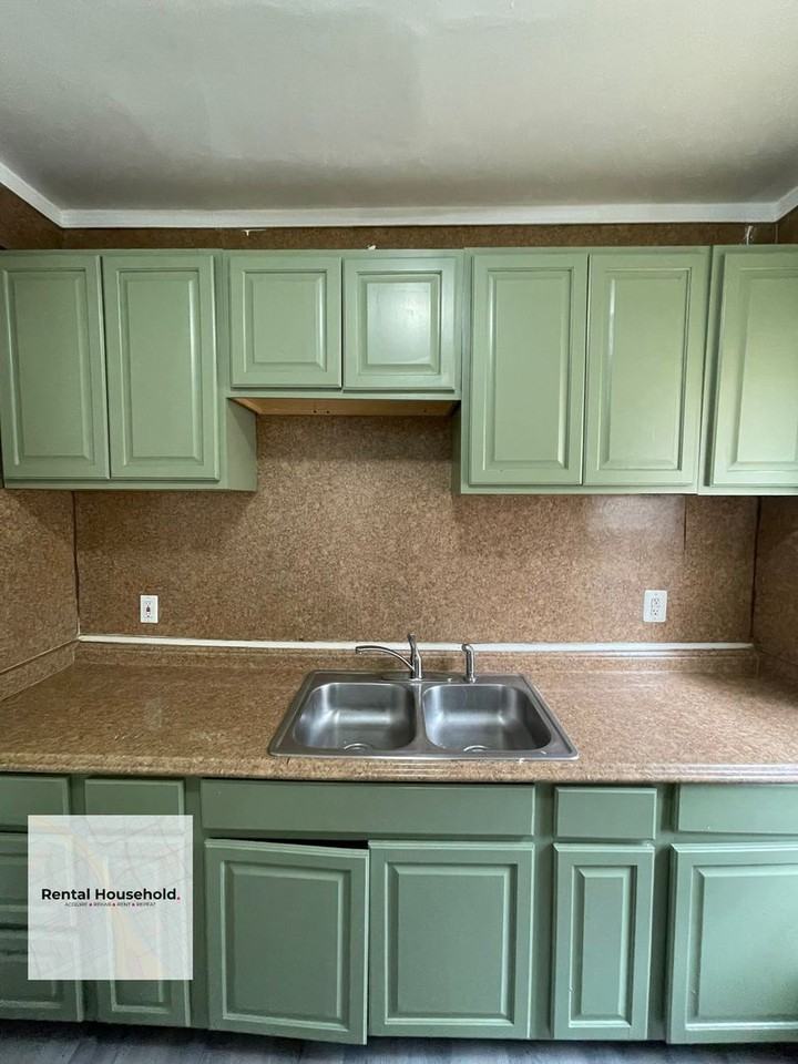 15740 Stout St - Photo 3 of 20