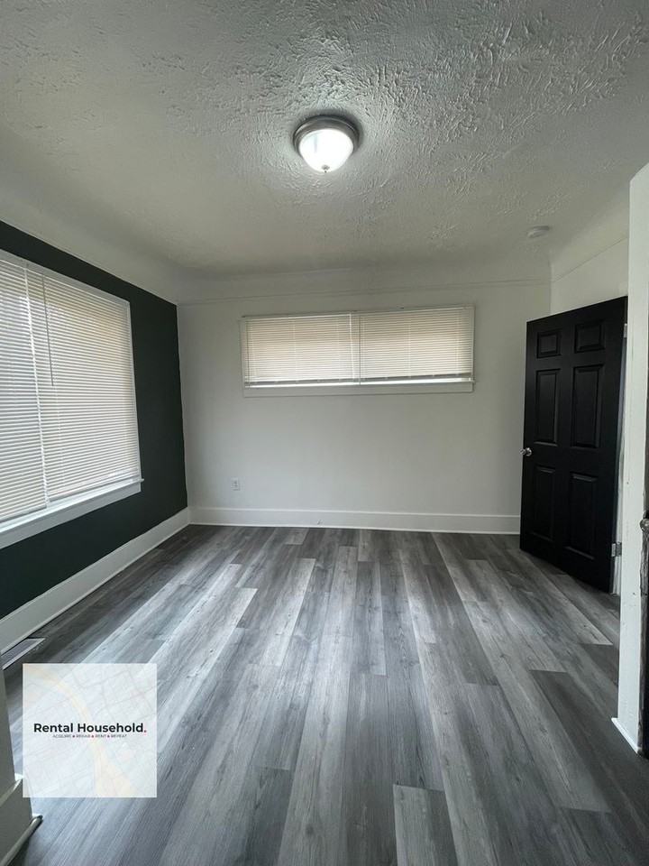 15740 Stout St - Photo 4 of 20