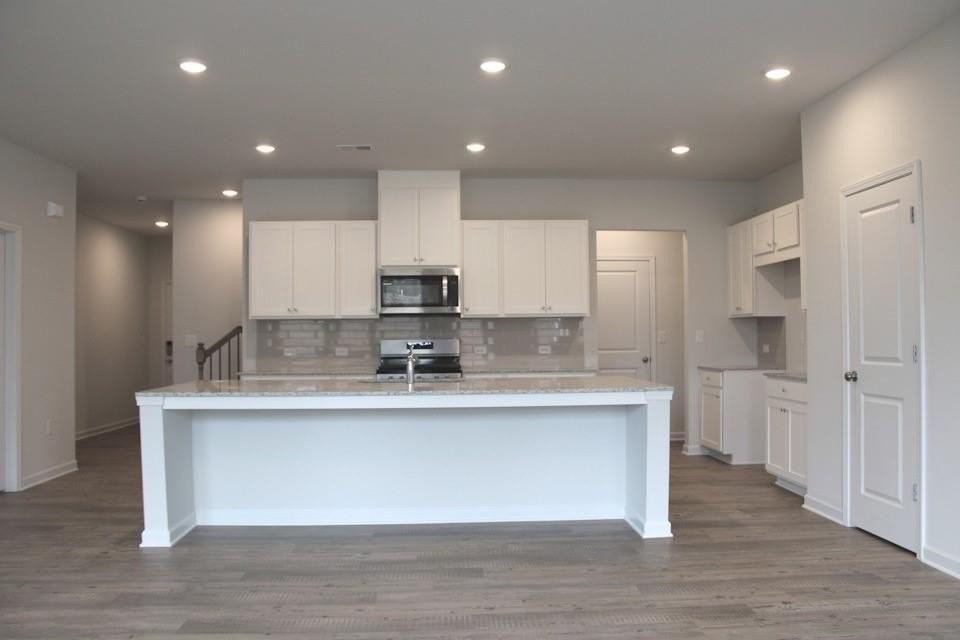 731 Point Place Dr - Photo 3 of 17