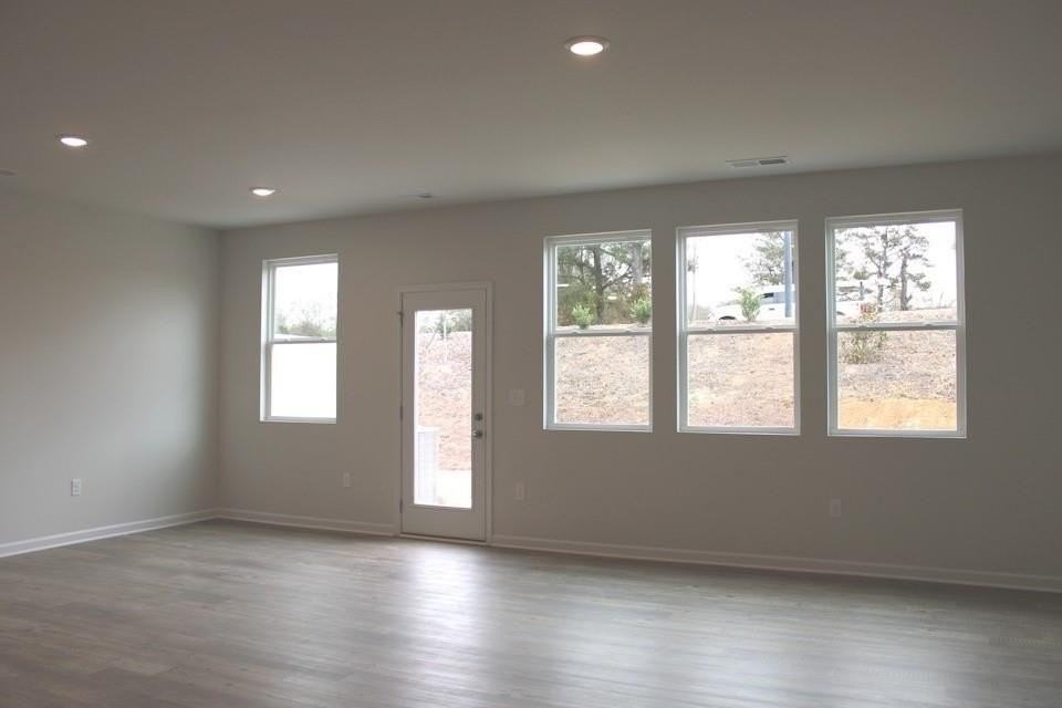 731 Point Place Dr - Photo 5 of 17
