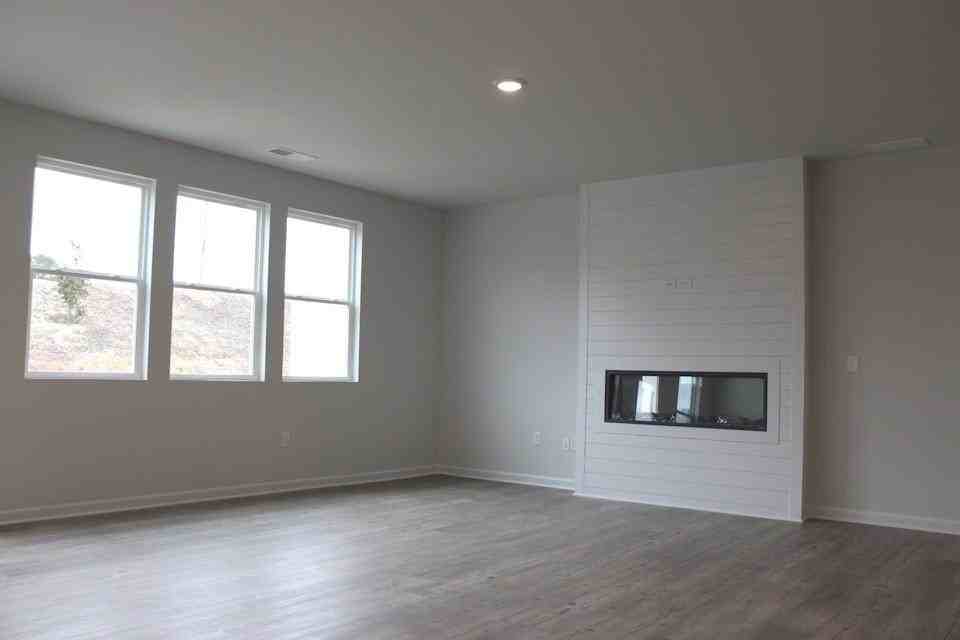 731 Point Place Dr - Photo 6 of 17