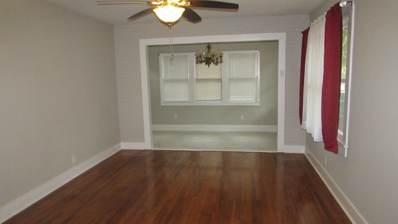 2704 Pine Ave - Photo 2 of 15