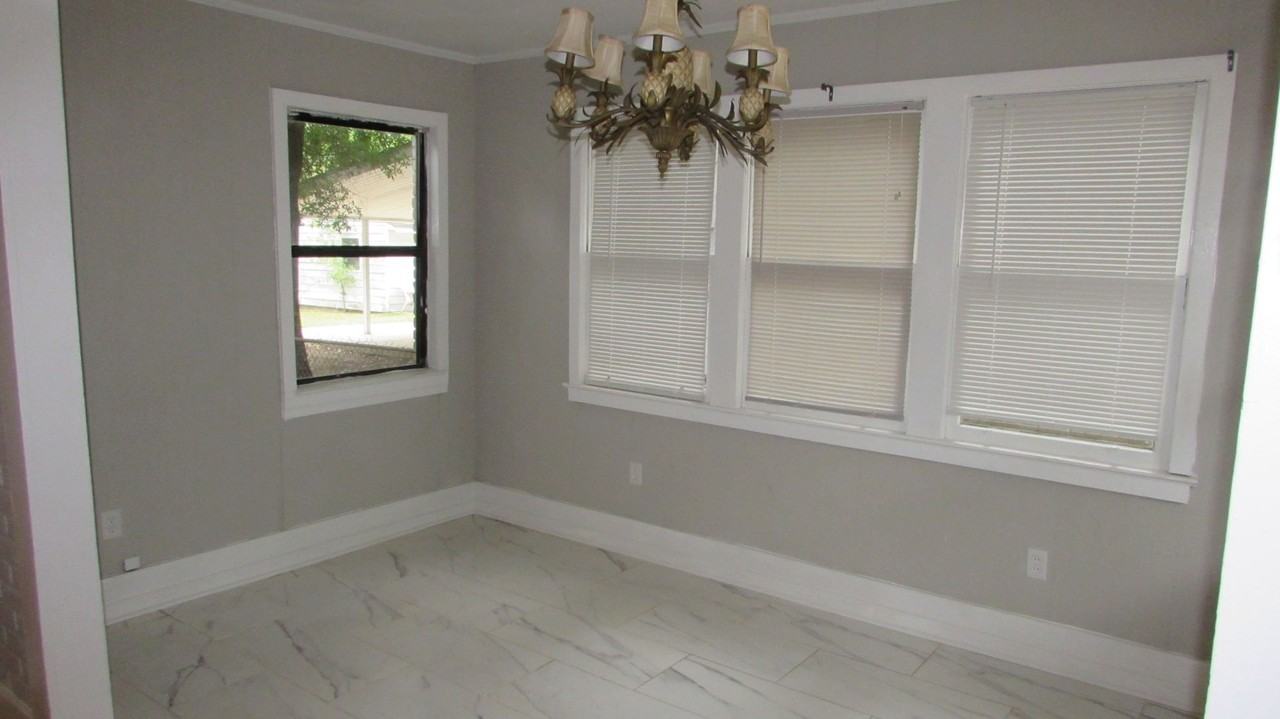 2704 Pine Ave - Photo 3 of 15