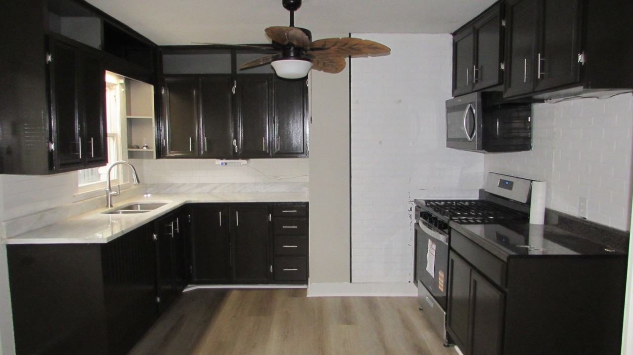 2704 Pine Ave - Photo 5 of 15