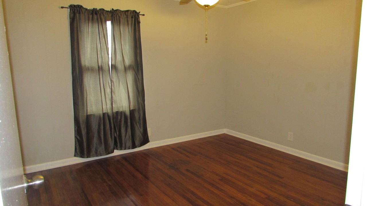 2704 Pine Ave - Photo 7 of 15