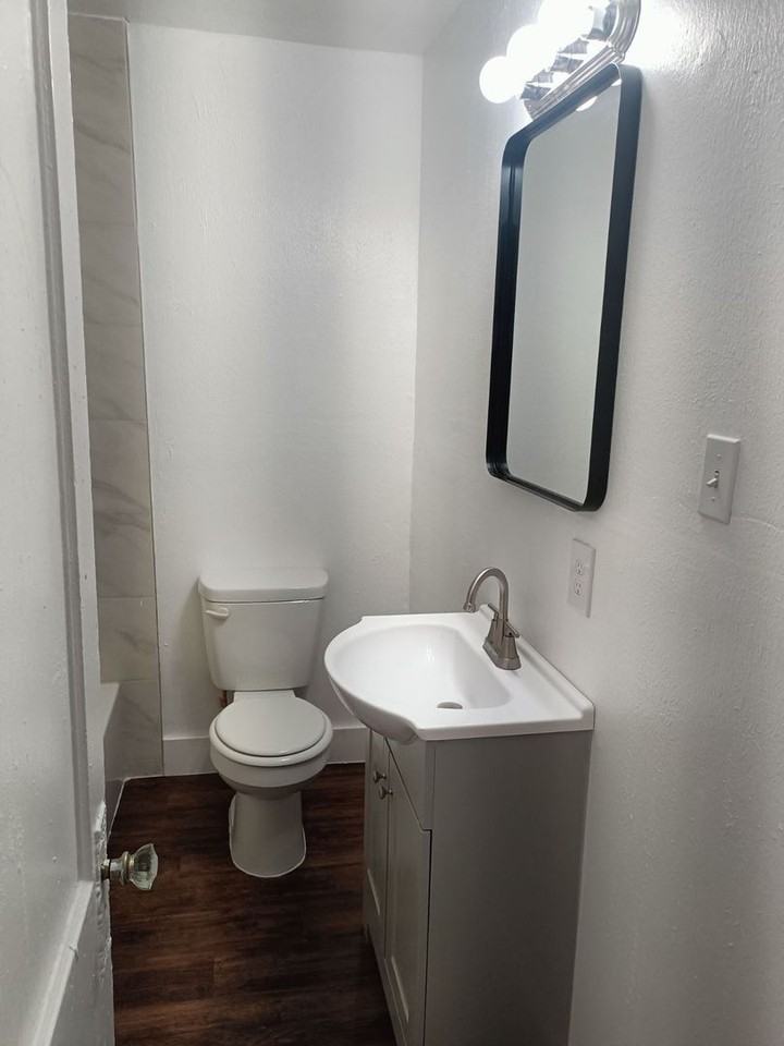 1812 Ne 24th St - Photo 5 of 12
