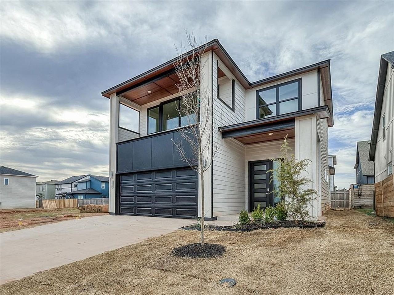 2544 Nw 130th St - Photo 4 of 48