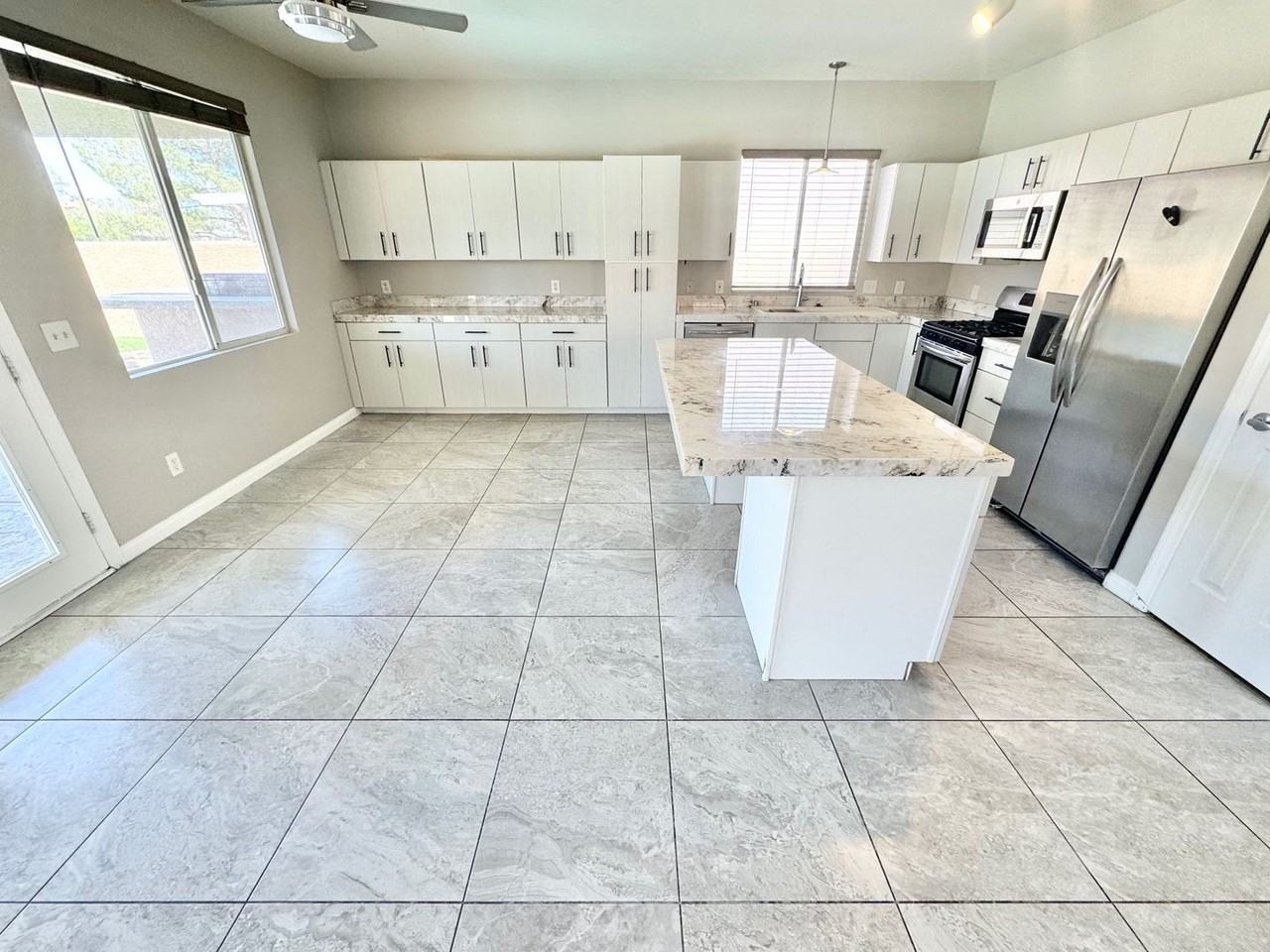 1092 Whispering Birch Ave - Photo 3 of 35
