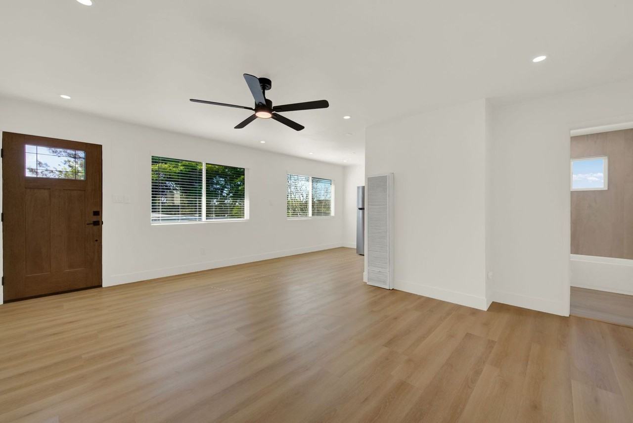 Charming updated Apartment units - Photo 3 of 17
