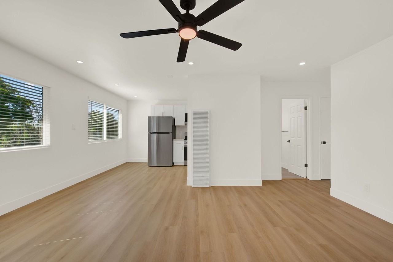 Charming updated Apartment units - Photo 4 of 17