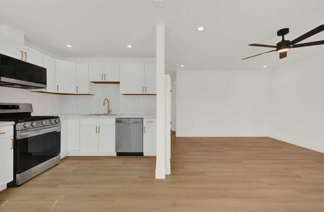 Charming updated Apartment units - Photo 5 of 17