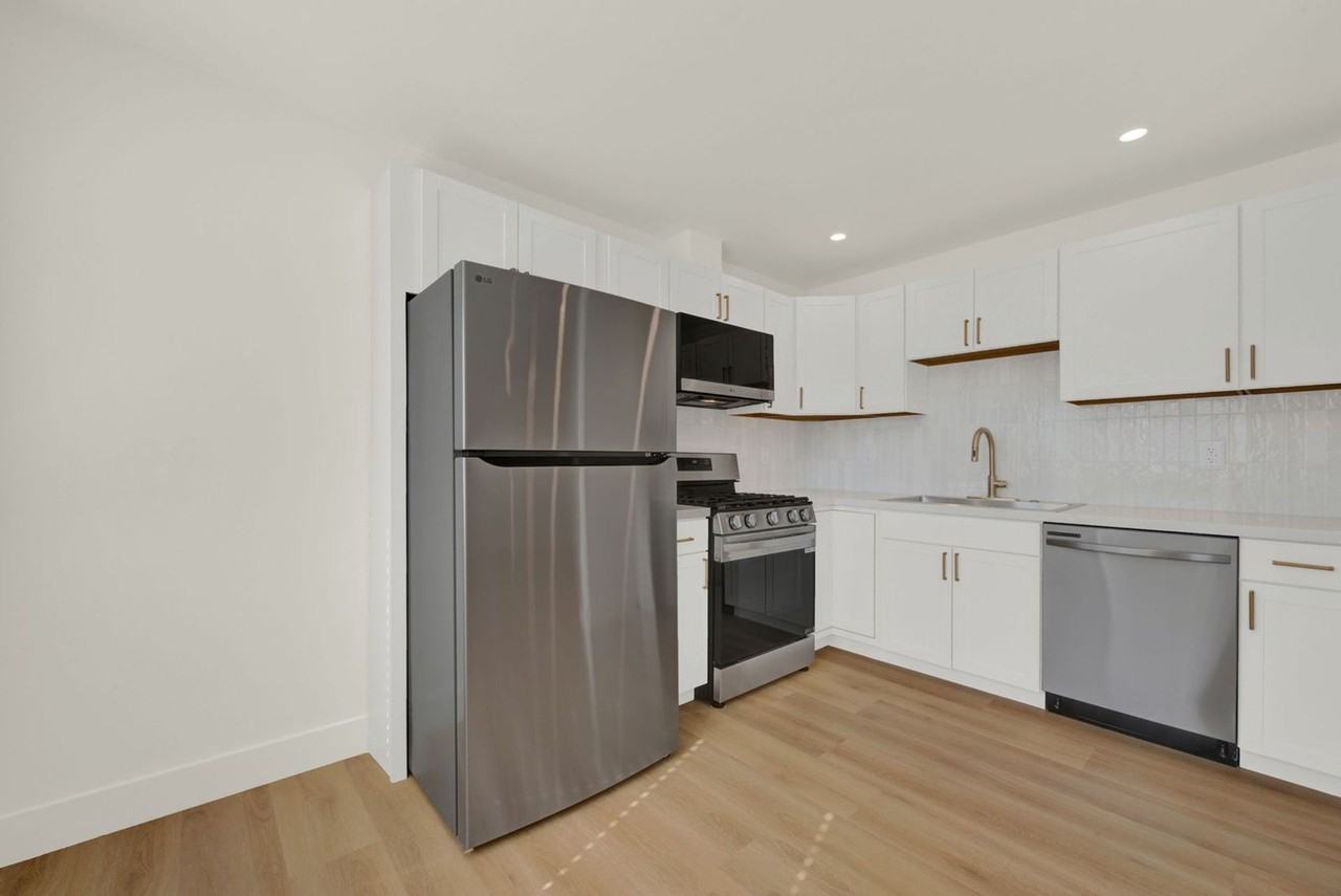 Charming updated Apartment units - Photo 6 of 17