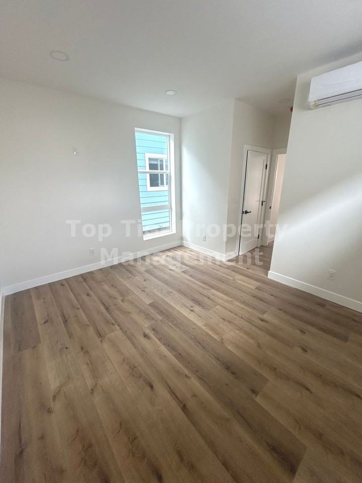2945 Kalmia St #1 - Photo 7 of 9